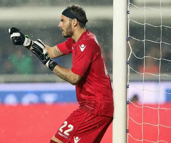 La Lazio è stata sconfitta a Bergamo dall'Atalanta che ha ribaltato l'1-0 di Biglia sfruttando una sfortunata autorete di Basta e un gol a tempo quasi scaduto di Gomez.