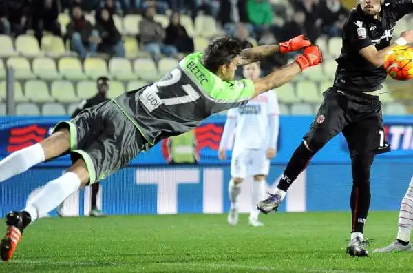 Carpi-Bologna 1-2. Belec 5. Un portiere dietro l'altro lascia a desiderare a Carpi. Lo sloveno è incerto su tutte le uscite e le respinte non è mai perfetto.