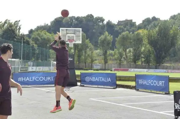 Le stelle dell’AS Roma Daniele De Rossi, Alessandro Florenzi, Radja Nainggolan e Kostas Manolas sono stati gli ultimi grandi sportivi in ordine di tempo a prendere parte alla NBA #HalfCourt Challenge.