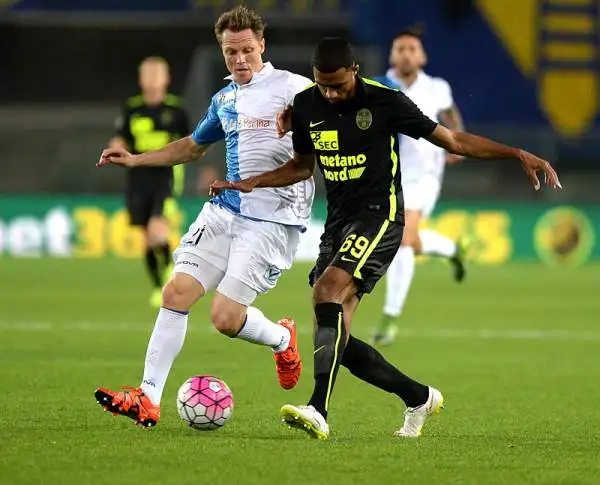 Il derby di Verona finisce in parità con reti nel secondo tempo: l’Hellas avanti grazie ad una rete di Pisano (in fuorigioco), risponde Castro. Partita intensa nella ripresa, soporifera nel 1° tempo.