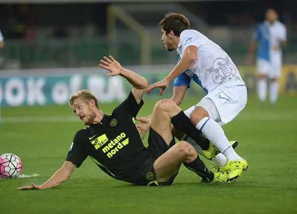 Il derby di Verona finisce in parità con reti nel secondo tempo: l’Hellas avanti grazie ad una rete di Pisano (in fuorigioco), risponde Castro. Partita intensa nella ripresa, soporifera nel 1° tempo.
