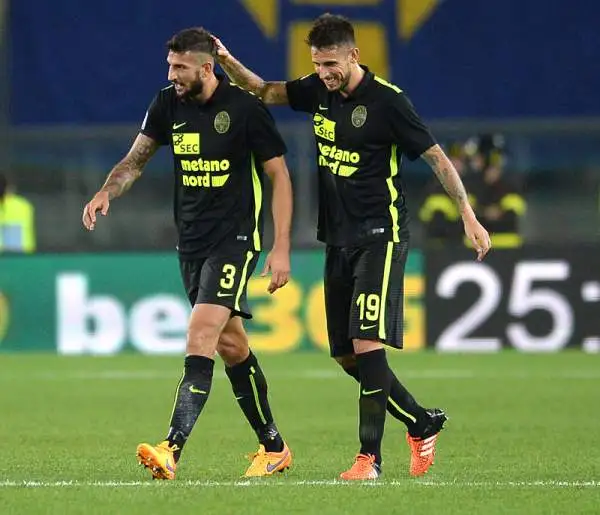 Il derby di Verona finisce in parità con reti nel secondo tempo: l’Hellas avanti grazie ad una rete di Pisano (in fuorigioco), risponde Castro. Partita intensa nella ripresa, soporifera nel 1° tempo.
