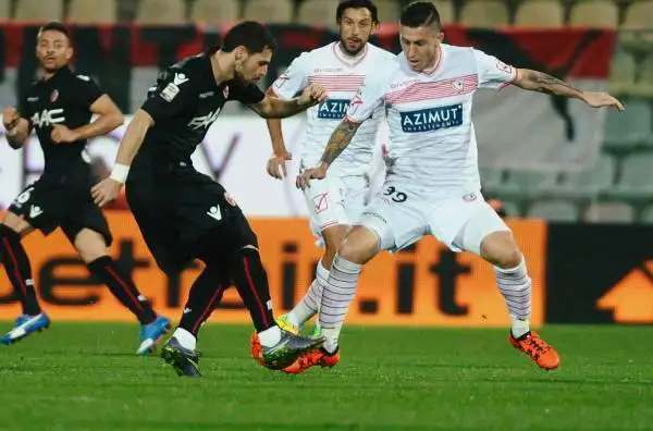 Carpi-Bologna 1-2. Destro 5. Fa il suo terzo tiro in porta della stagione, per il resto della partita è il solito annebbiato Destro.