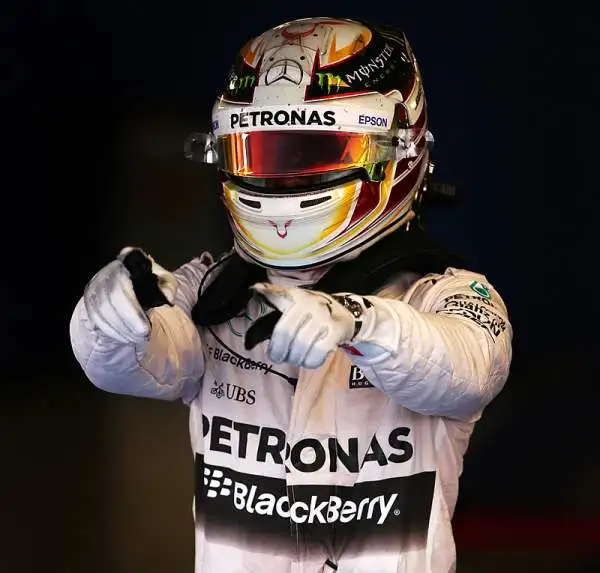 Hamilton trionfa anche sul Sochi International Street Circuit nel Gran Premio di Russia ed incrementa il proprio vantaggio sui diretti inseguitori in classifica.