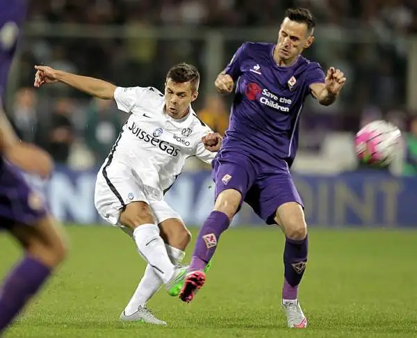 La Fiorentina batte l'Atalanta per 3-0. I bergamaschi hanno giocato quasi tutta la partita in 10 per l'espulsione di Paletta al quarto minuto.Di Ilicic, Borja Valero e Verdu i gol viola.