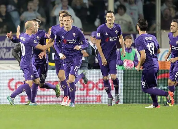 La Fiorentina batte l'Atalanta per 3-0. I bergamaschi hanno giocato quasi tutta la partita in 10 per l'espulsione di Paletta al quarto minuto.Di Ilicic, Borja Valero e Verdu i gol viola.