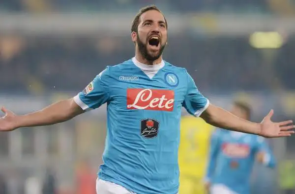 Chievo-Napoli 0-1. Higuain 7,5. La cura Sarri sta avendo effetto: due pali, un gol. Il Pipita sta dando ragione a chi lo considera il giocatore più forte della serie A.