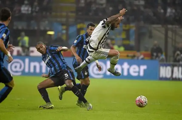 Un palo a testa: Inter-Juve 0-0. Termina in parità il derby d'Italia.