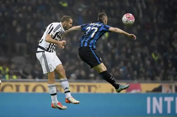 Un palo a testa: Inter-Juve 0-0. Termina in parità il derby d'Italia.