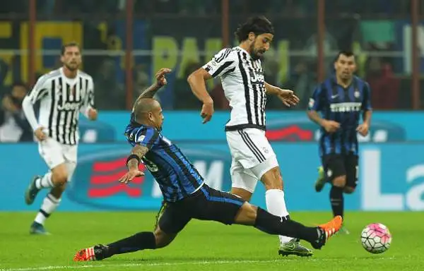 Un palo a testa: Inter-Juve 0-0. Termina in parità il derby d'Italia.