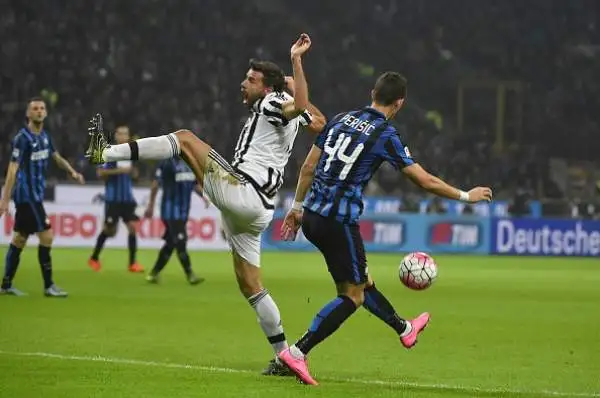 Un palo a testa: Inter-Juve 0-0. Termina in parità il derby d'Italia.