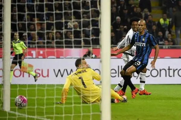 Un palo a testa: Inter-Juve 0-0. Termina in parità il derby d'Italia.