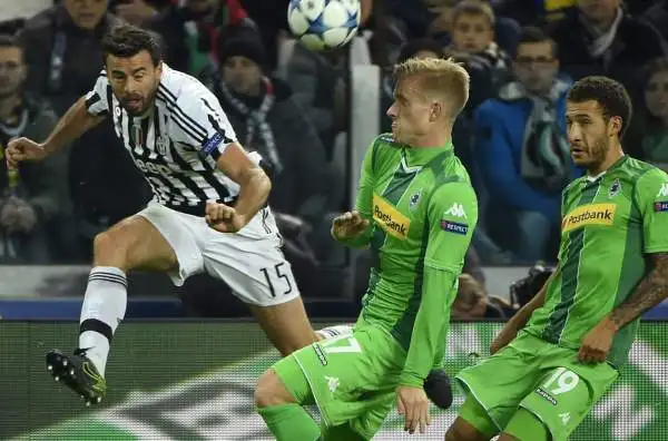 Barzagli 7: davvero una rivelazione come terzino destro, bene in copertura e in fase di spinta.