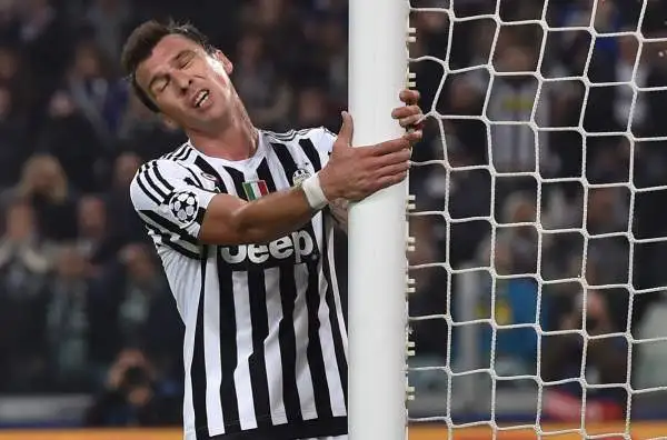 Mandzukic 5.5: non si può sostenere che non ci metta l’impegno, ma la condizione è ancora lontana dall’ottimale.