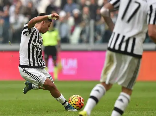 I bianconeri allo Stadium regolano l'Atalanta per 2-0, grazie alle reti di Dybala e Mandzukic. Nel finale Pogba si fa parare un rigore, procurato da Dybala, da Sportiello.