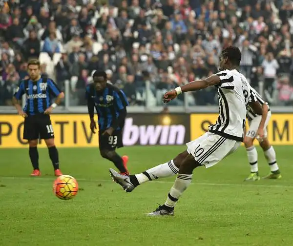 I bianconeri allo Stadium regolano l'Atalanta per 2-0, grazie alle reti di Dybala e Mandzukic. Nel finale Pogba si fa parare un rigore, procurato da Dybala, da Sportiello.