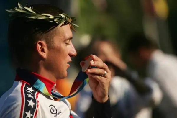 Il ciclista statunitense Tyler Hamilton nel 2004 vinse la medaglia d'oro nella cronometro dei Giochi olimpici di Atene. Venne poi trovato positivo a un'emotrasfusione e squalificato per due anni.