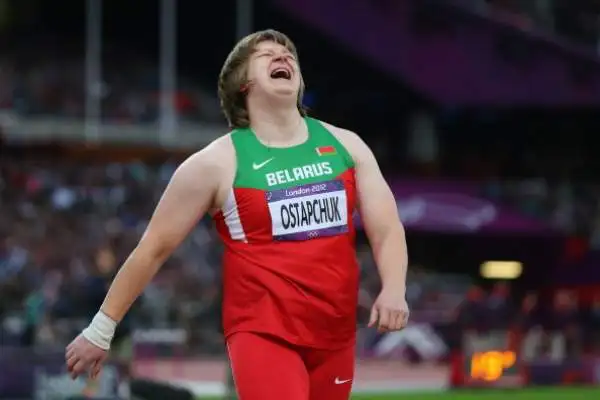 La bielorussa Nadzeya Ostapchuk - getto del peso - ha conquistato un triste primato: è stata la prima salita sul podio a Londra 2012 a cui è stata tolta la medaglia (tra l’altro d’oro) per doping.