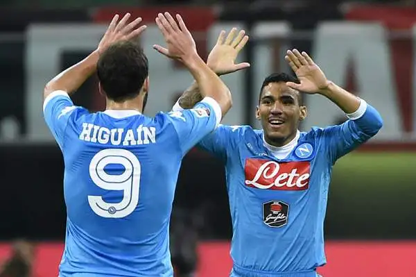 Grandissima vittoria del Napoli in casa del Milan con due gol di Insigne, uno di Allan e un'autorete di Rodrigo Eli! Insigne e Higuain hanno giocato una partita pazzesca, un po' come tutti gli azzurri