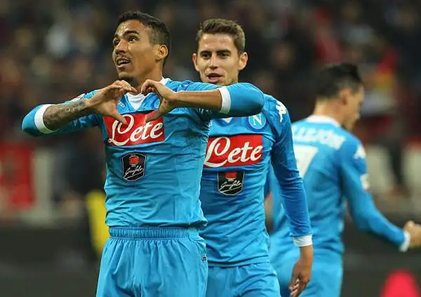 Grandissima vittoria del Napoli in casa del Milan con due gol di Insigne, uno di Allan e un'autorete di Rodrigo Eli! Insigne e Higuain hanno giocato una partita pazzesca, un po' come tutti gli azzurri