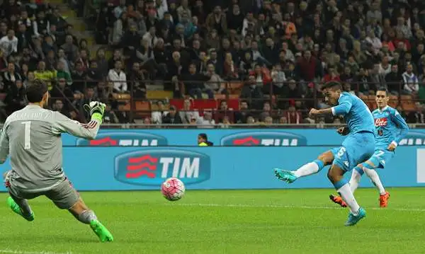Grandissima vittoria del Napoli in casa del Milan con due gol di Insigne, uno di Allan e un'autorete di Rodrigo Eli! Insigne e Higuain hanno giocato una partita pazzesca, un po' come tutti gli azzurri