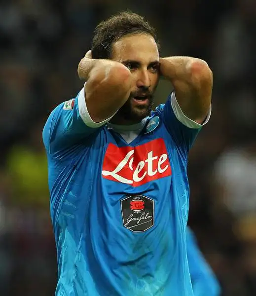 Grandissima vittoria del Napoli in casa del Milan con due gol di Insigne, uno di Allan e un'autorete di Rodrigo Eli! Insigne e Higuain hanno giocato una partita pazzesca, un po' come tutti gli azzurri