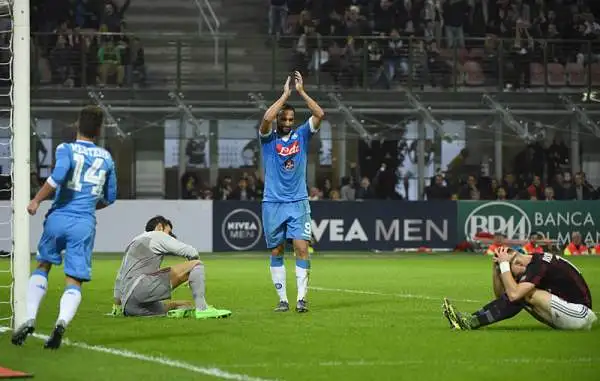 Grandissima vittoria del Napoli in casa del Milan con due gol di Insigne, uno di Allan e un'autorete di Rodrigo Eli! Insigne e Higuain hanno giocato una partita pazzesca, un po' come tutti gli azzurri
