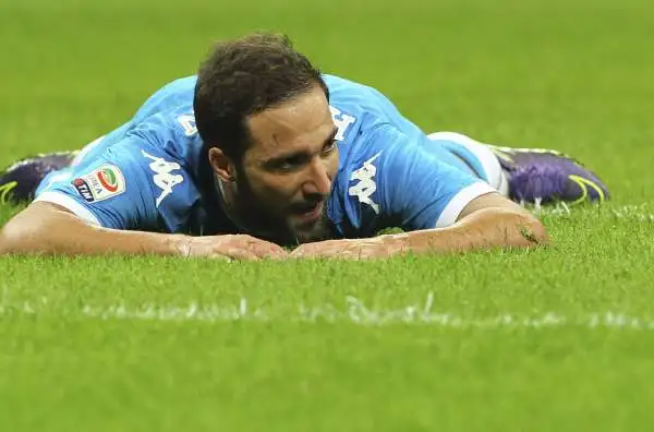 Milan-Napoli 0-4. Higuain 7,5. Il Napoli ne mette quattro, lui non segna ma si ricicla in versione assist man: suo il passaggio per il decisivo 2-0 di Insigne. Quando prende palla è sempre pericoloso.