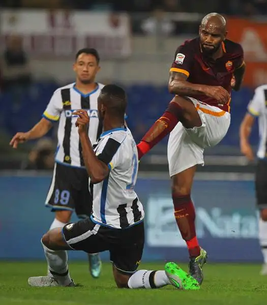 La Roma si è torna in testa alla classifica battendo 3-1 l'Udinese con i gol del solito Pjanic, del redivivo Maicon e di Gervinho, di Thereau il gol della bandiera per i friulani.