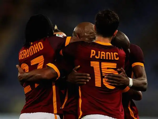 La Roma si è torna in testa alla classifica battendo 3-1 l'Udinese con i gol del solito Pjanic, del redivivo Maicon e di Gervinho, di Thereau il gol della bandiera per i friulani.