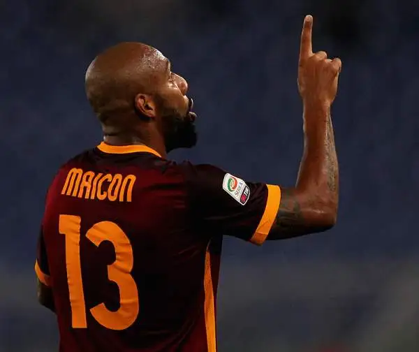 La Roma si è torna in testa alla classifica battendo 3-1 l'Udinese con i gol del solito Pjanic, del redivivo Maicon e di Gervinho, di Thereau il gol della bandiera per i friulani.