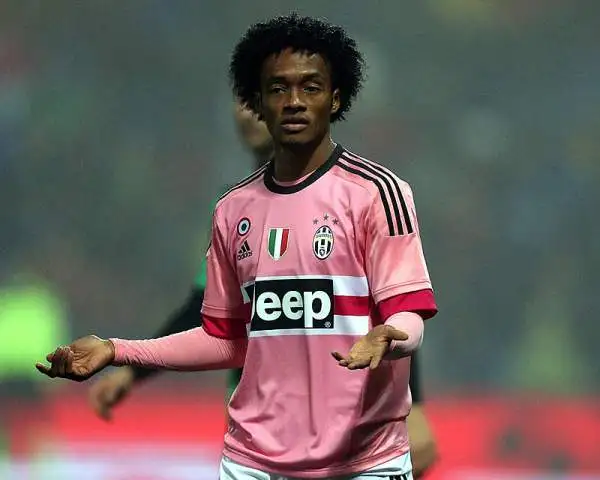 Serata da dimenticare per la Juventus, che dopo aver subito il decisivo gol di Sansone è rimasta in dieci in casa del Sassuolo, doppio giallo a Chiellini, e non ha saputo reagire.