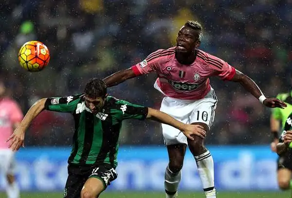 Serata da dimenticare per la Juventus, che dopo aver subito il decisivo gol di Sansone è rimasta in dieci in casa del Sassuolo, doppio giallo a Chiellini, e non ha saputo reagire.
