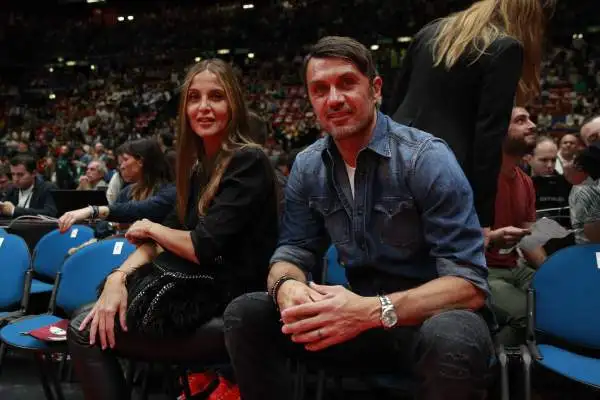 Tanti i personaggi famosi presenti al Forum di Assago per il match tra Olimpia Milano e Boston Celtics: Paolo Maldini.