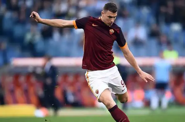 Roma-Lazio 2-0. Dzeko 6,5. Bene dal dischetto, ancora sciupa sotto rete la palla del raddoppio. Prezioso lavoro di sponda.