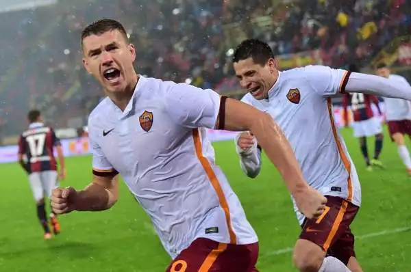 Bologna-Roma 2-2. Dzeko 6,5. Con personalità va a prendersi il pallone da calciare in occasione del rigore dell'illusorio 2-1. Tante sponde interessanti.