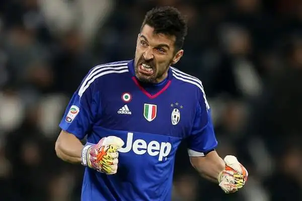Juventus-Milan 1-0. Buffon 7. Partita tranquilla, ma in pieno recupero si fa trovare pronto, festeggiando nel migliore dei modi i vent'anni di carriera.