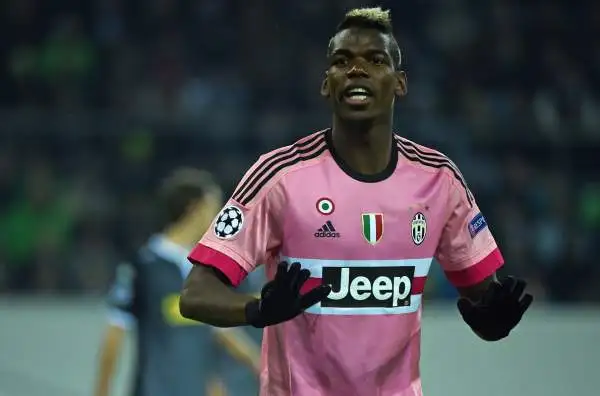 Pogba 6,5. "Cambi gioco", strilla Allegri dopo la partita. Ma il francese è già da alcune gare che sta crescendo, l'assist a Lichtsteiner è alla Pirlo.