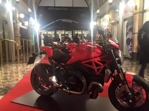 Dovizioso e Iannone presenti alla Ducati World Première 2016, l'evento in cui la Casa bolognese ha svelato le nuove proposte della gamma 2016 alla vigilia dell’apertura di EICMA 2015.