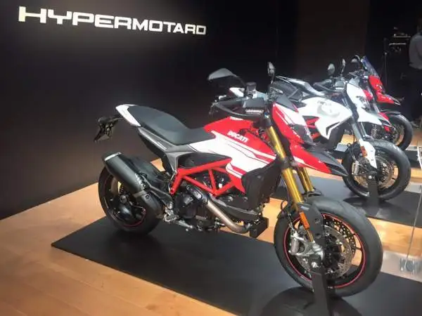 Dovizioso e Iannone presenti alla Ducati World Première 2016, l'evento in cui la Casa bolognese ha svelato le nuove proposte della gamma 2016 alla vigilia dell’apertura di EICMA 2015.