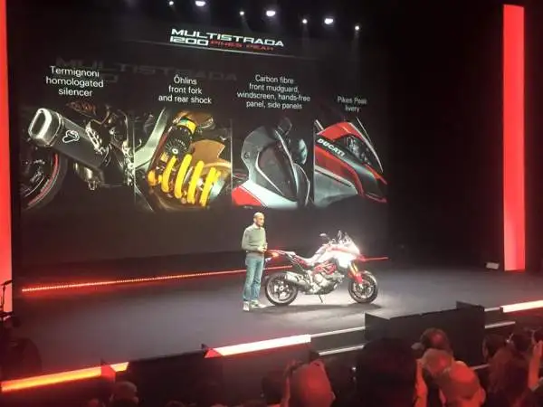 Dovizioso e Iannone presenti alla Ducati World Première 2016, l'evento in cui la Casa bolognese ha svelato le nuove proposte della gamma 2016 alla vigilia dell’apertura di EICMA 2015.