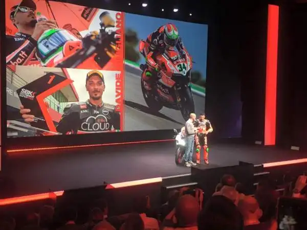 Dovizioso e Iannone presenti alla Ducati World Première 2016, l'evento in cui la Casa bolognese ha svelato le nuove proposte della gamma 2016 alla vigilia dell’apertura di EICMA 2015.