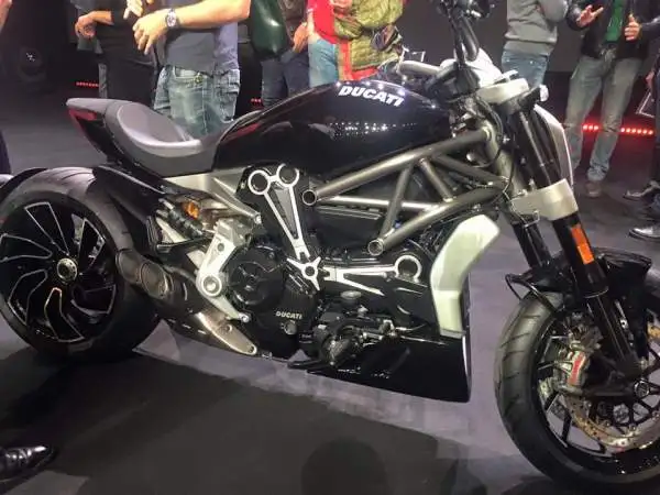 Dovizioso e Iannone presenti alla Ducati World Première 2016, l'evento in cui la Casa bolognese ha svelato le nuove proposte della gamma 2016 alla vigilia dell’apertura di EICMA 2015.
