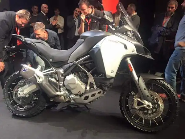 Dovizioso e Iannone presenti alla Ducati World Première 2016, l'evento in cui la Casa bolognese ha svelato le nuove proposte della gamma 2016 alla vigilia dell’apertura di EICMA 2015.