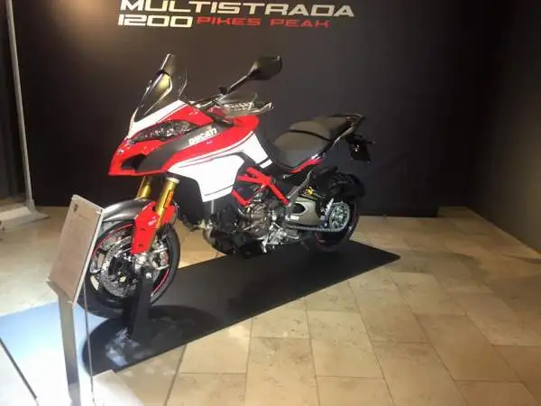 Dovizioso e Iannone presenti alla Ducati World Première 2016, l'evento in cui la Casa bolognese ha svelato le nuove proposte della gamma 2016 alla vigilia dell’apertura di EICMA 2015.
