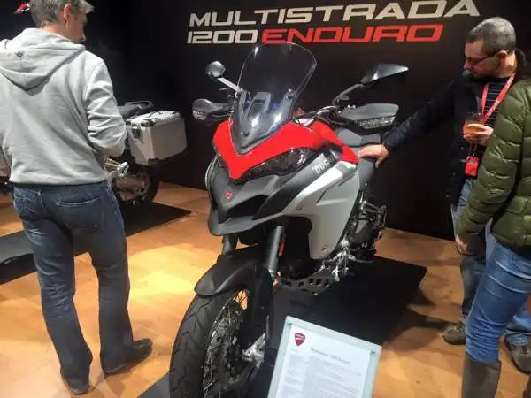 Dovizioso e Iannone presenti alla Ducati World Première 2016, l'evento in cui la Casa bolognese ha svelato le nuove proposte della gamma 2016 alla vigilia dell’apertura di EICMA 2015.
