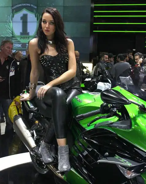 Le più importanti case motociclistiche hanno messo in mostra i loro modelli, con il pubblico che ha potuto vedere dal vivo anche i centauri che li guidano in pista e le bellissime modelle presenti.