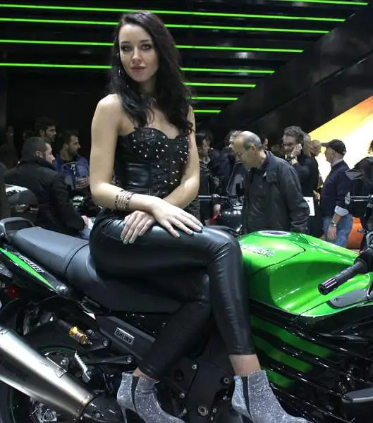 Le più importanti case motociclistiche hanno messo in mostra i loro modelli, con il pubblico che ha potuto vedere dal vivo anche i centauri che li guidano in pista e le bellissime modelle presenti.