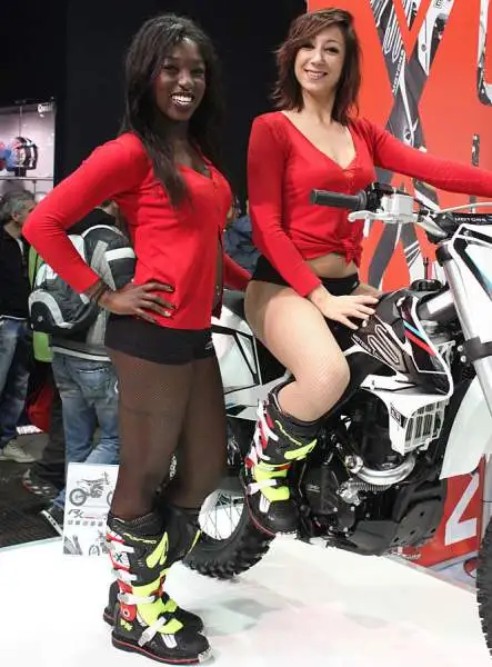 Le più importanti case motociclistiche hanno messo in mostra i loro modelli, con il pubblico che ha potuto vedere dal vivo anche i centauri che li guidano in pista e le bellissime modelle presenti.