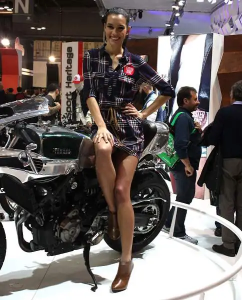 Le più importanti case motociclistiche hanno messo in mostra i loro modelli, con il pubblico che ha potuto vedere dal vivo anche i centauri che li guidano in pista e le bellissime modelle presenti.